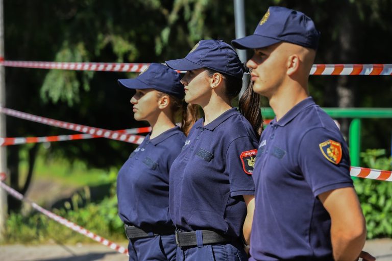 “Ju takon juve të veproni”: fushata rekrutimi e bërë nga oficerët e policisë për oficerët e policisë